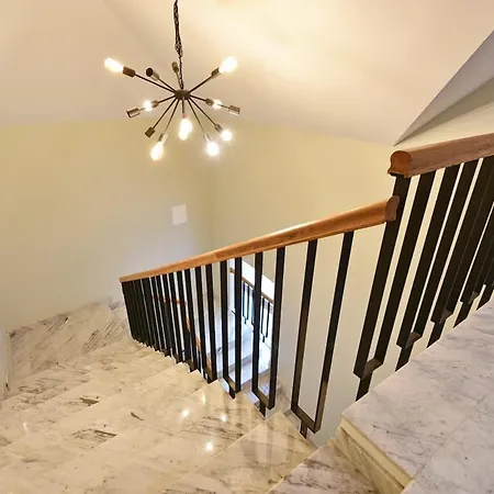 Domillion New Modern Old Town U2303